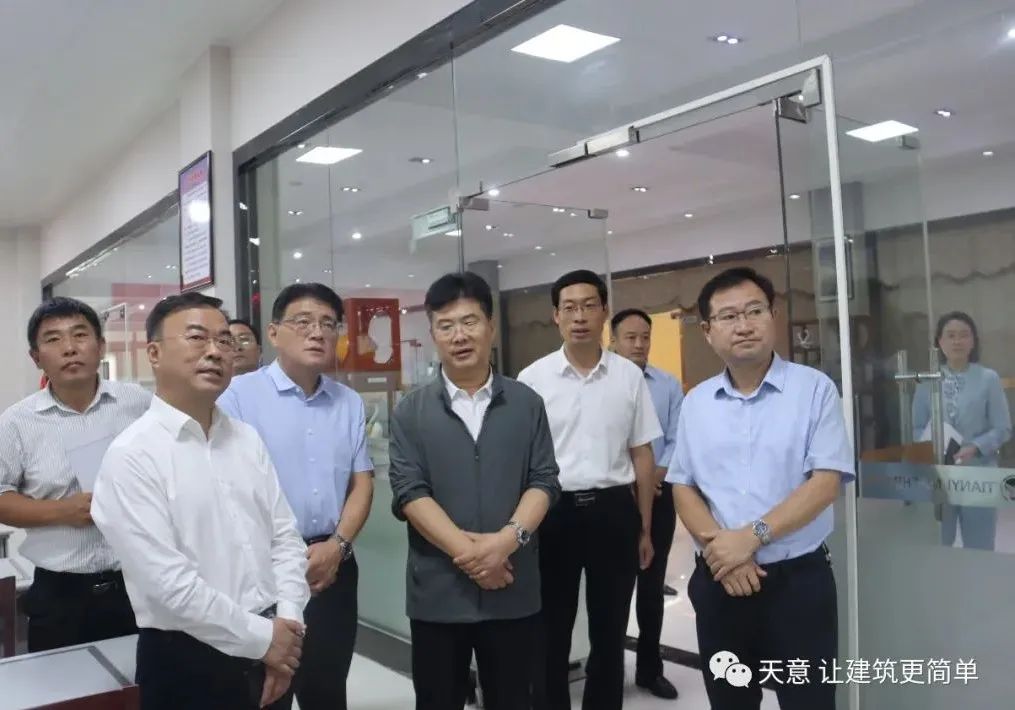 省政協(xié)委員活動工作室主任劉曉鐘等領(lǐng)導(dǎo)一行蒞臨天意機械調(diào)研